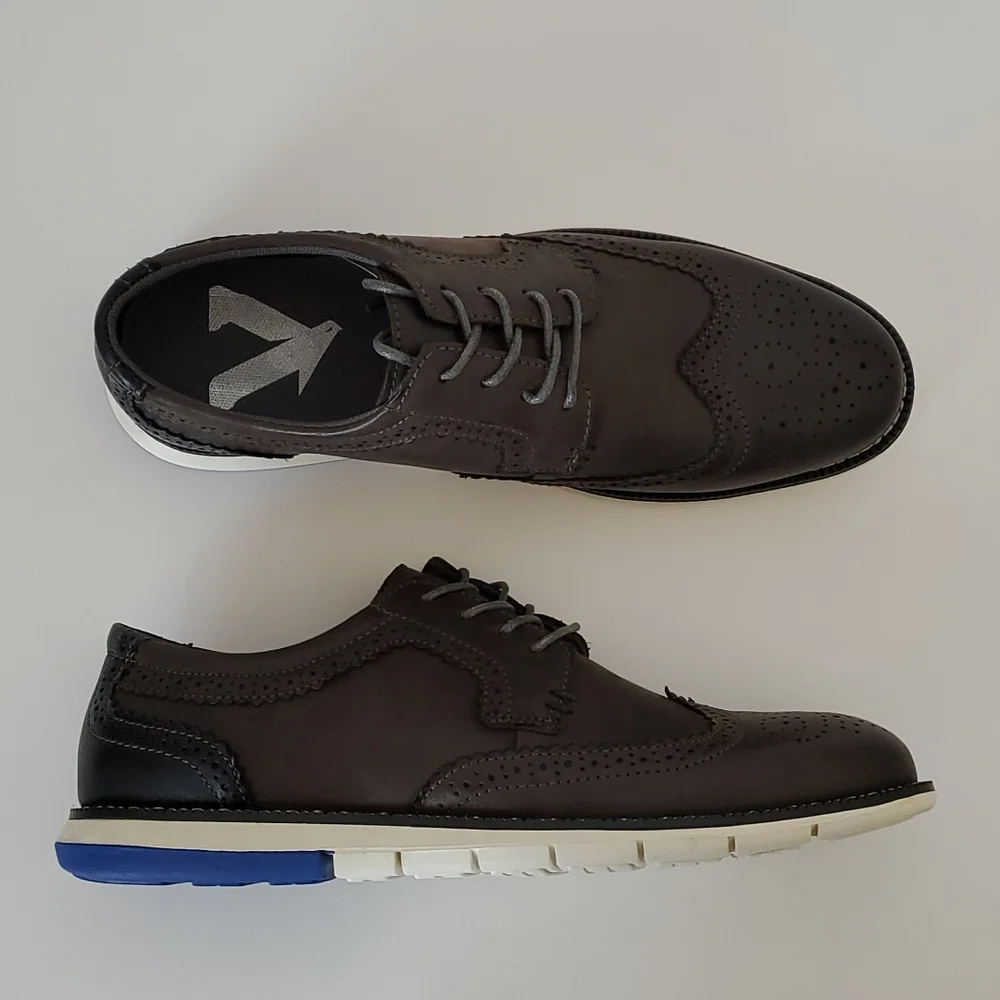 Vance Co. Drake Leather Wingtip Oxford in Dark Grey/Black - Picture 15 of 15